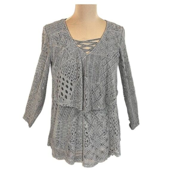 Skye's the Limit Tops - Long Sleeve Crochet Layered Tunic in Gray from Skye's the Limit Women's Medium